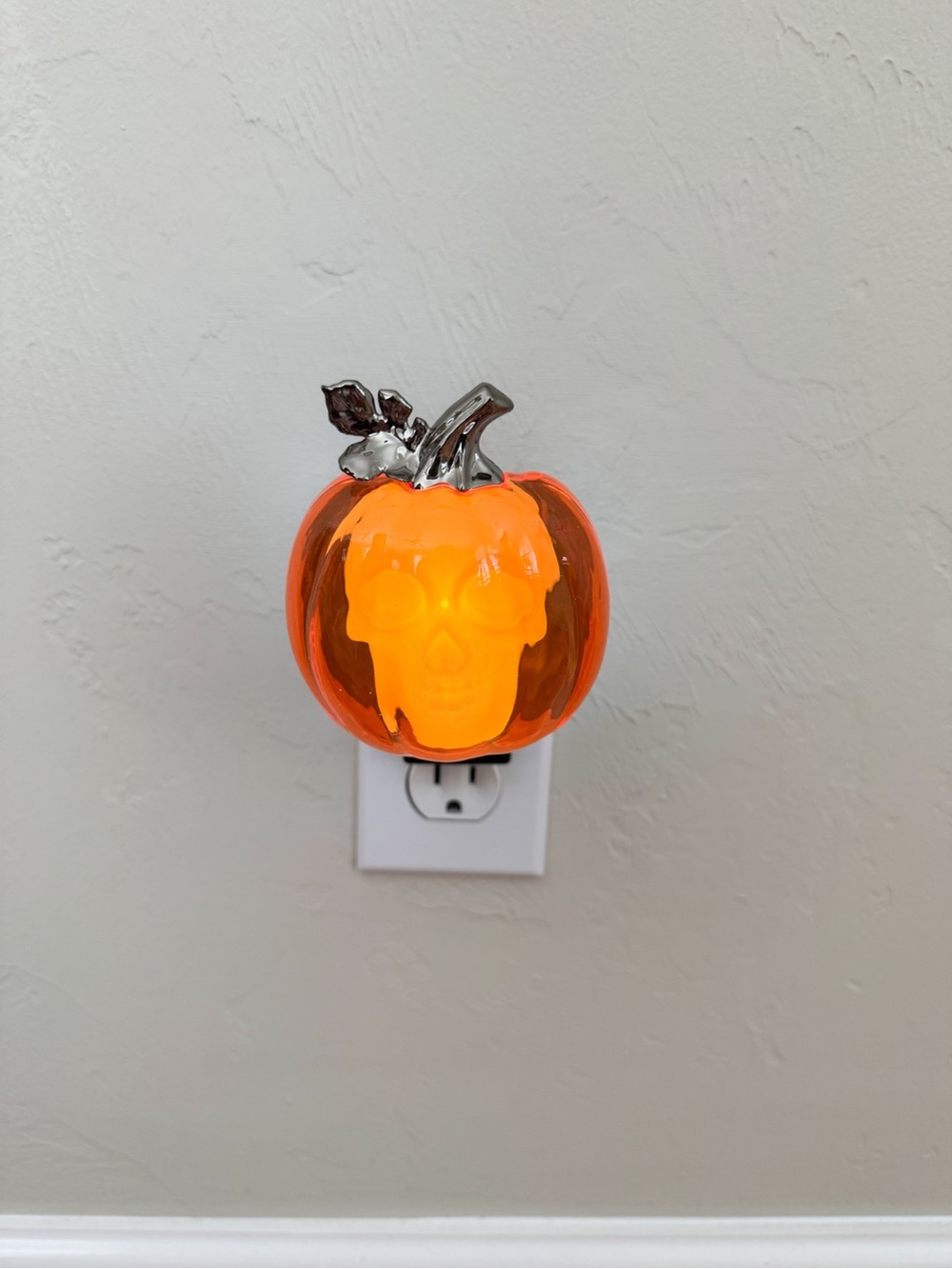 Bath & Body Halloween Pumpkin Skull Light Up Wallflower